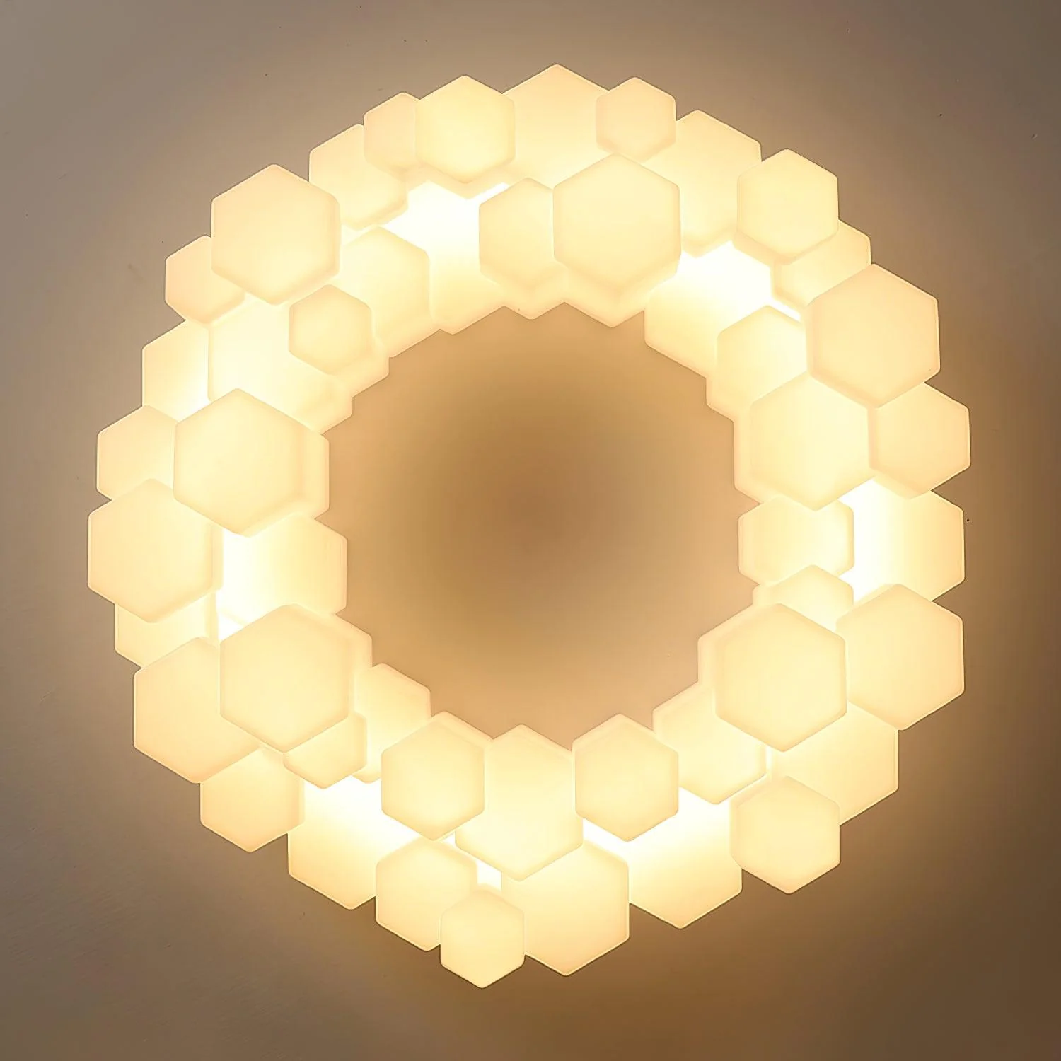 Lustra Chandelier Honeycomb Glossy White Polycarbonate - Image 3
