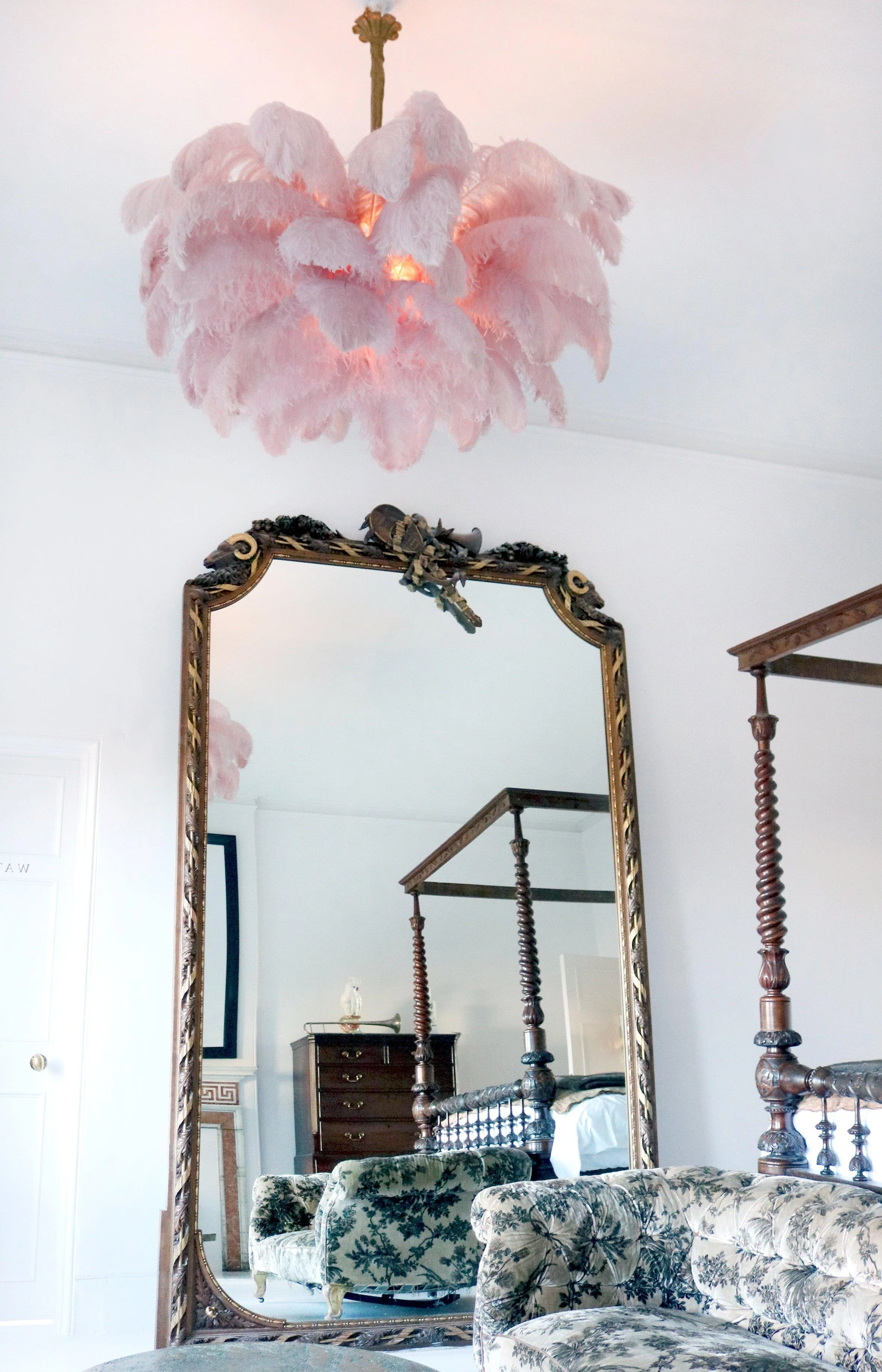 Lustra Chandelier Ostrich Feather Large Brass Stem - Image 39