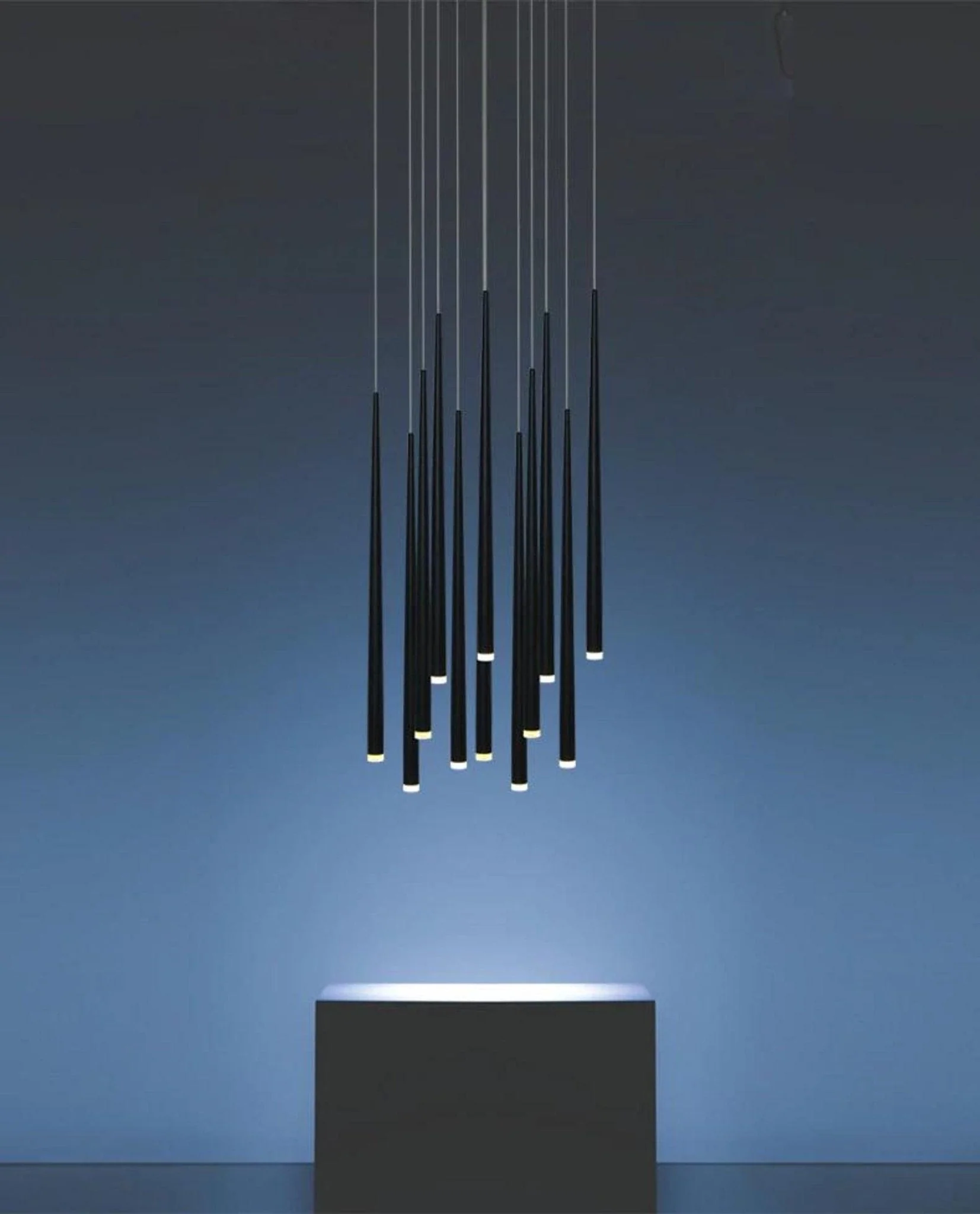 Lustra Chandelier Slender Black Minimalist - Image 4