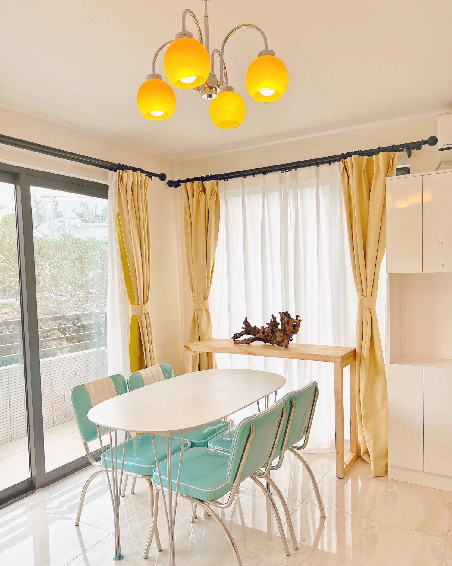 Lustra Chandelier Yellow Glass Globes - Image 3