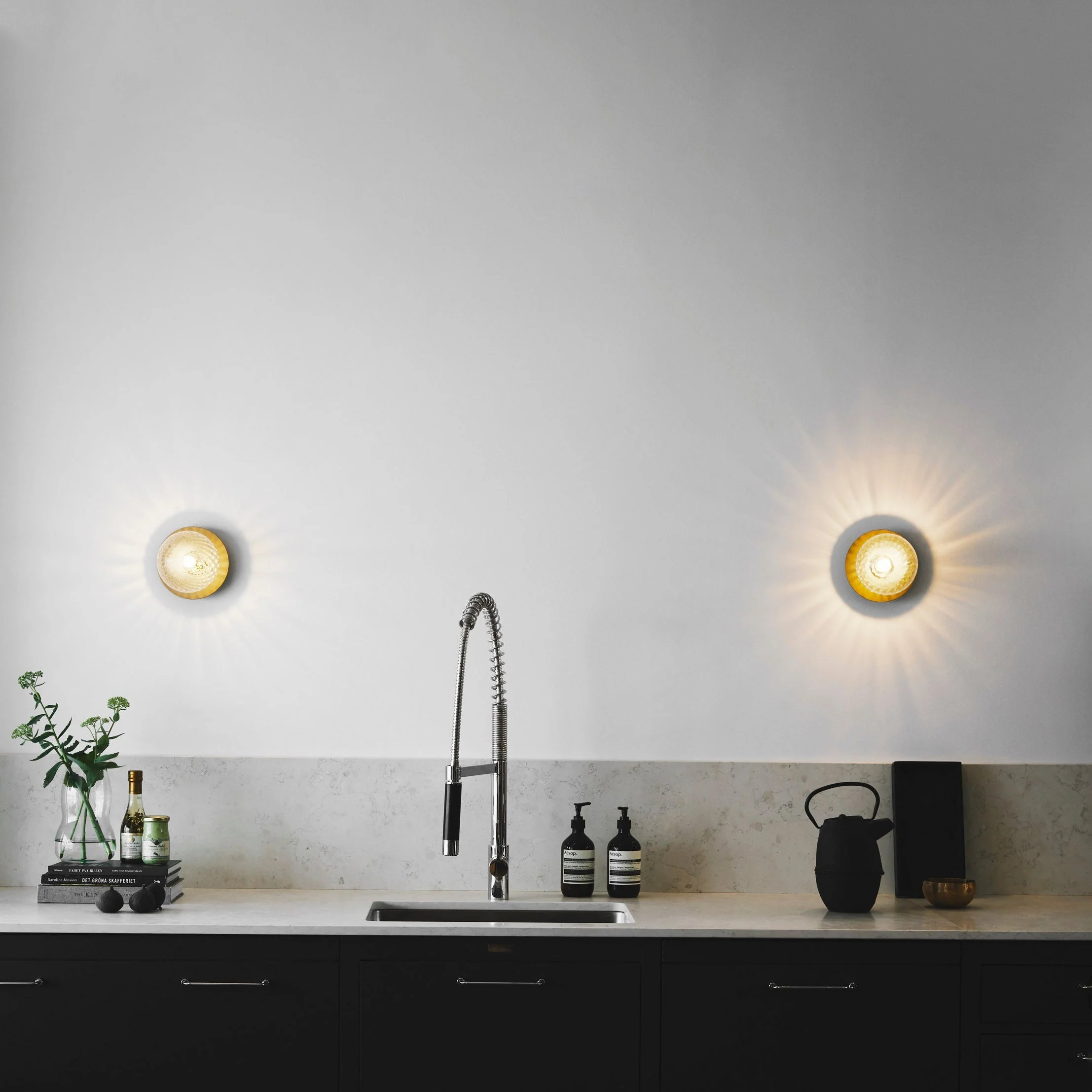 Lustra Wall Lamp Disc Globe Minimalist - Image 5