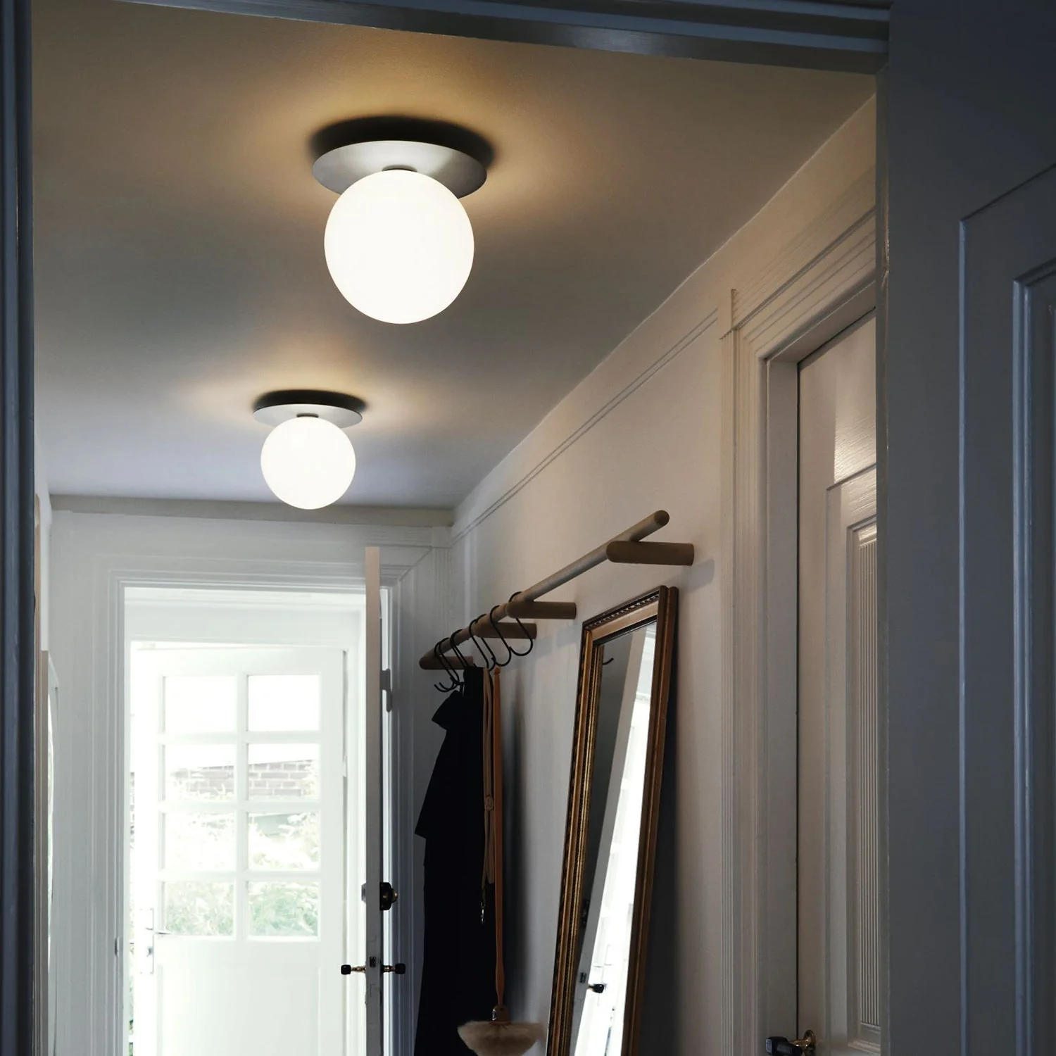 Lustra Wall Lamp Disc Globe Minimalist - Image 9