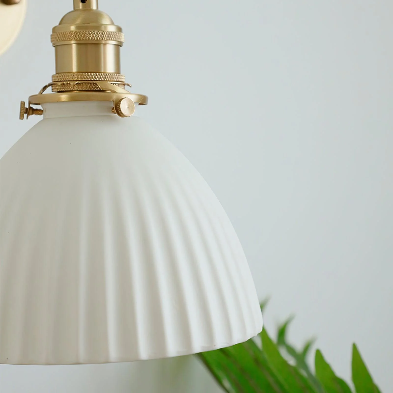 Lustra Wall Lamp Pleated Ceramic Brass - Image 8