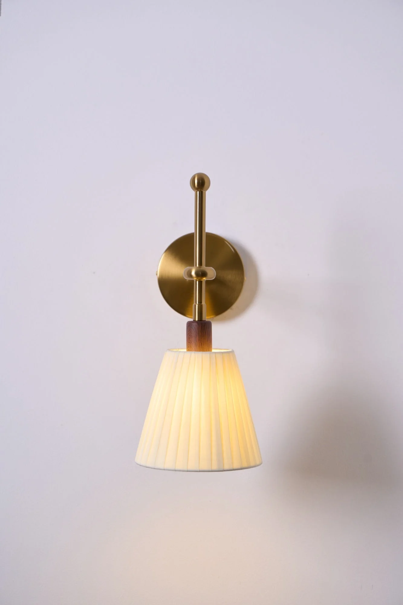 Lustra Wall Lamp Pleated Fabric Brass - Image 6