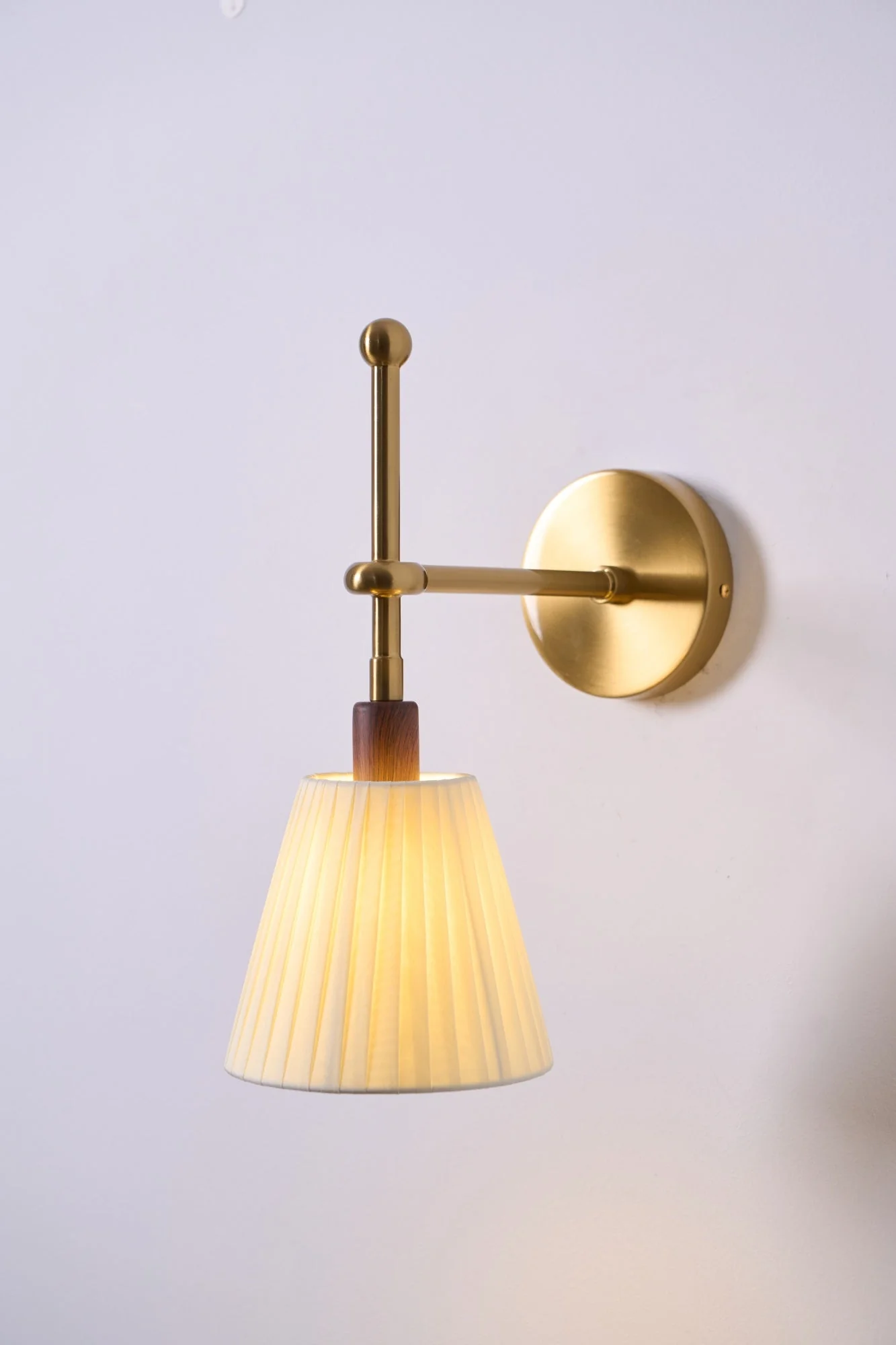 Lustra Wall Lamp Pleated Fabric Brass - Image 7