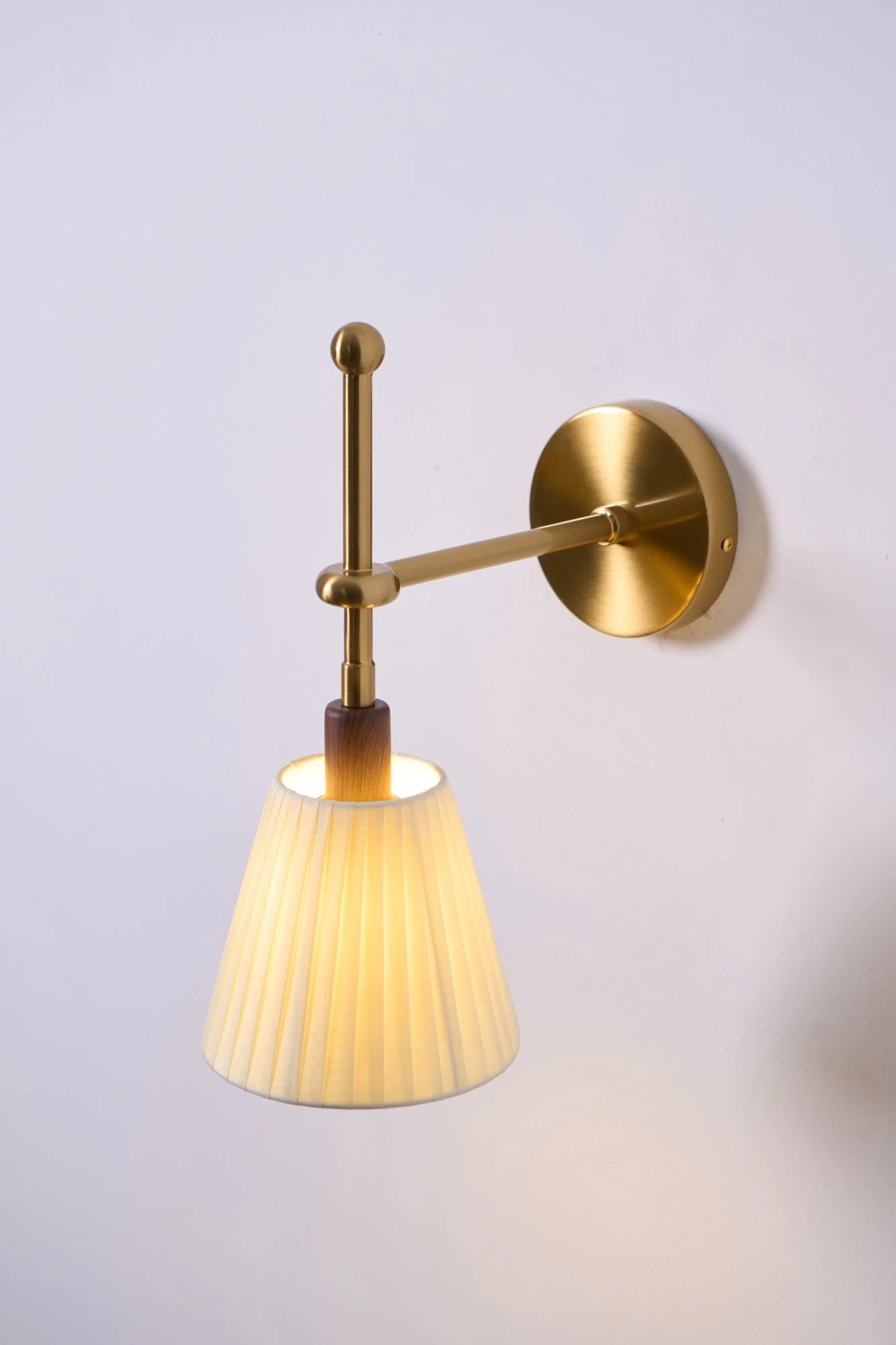 Lustra Wall Lamp Pleated Fabric Brass - Image 8
