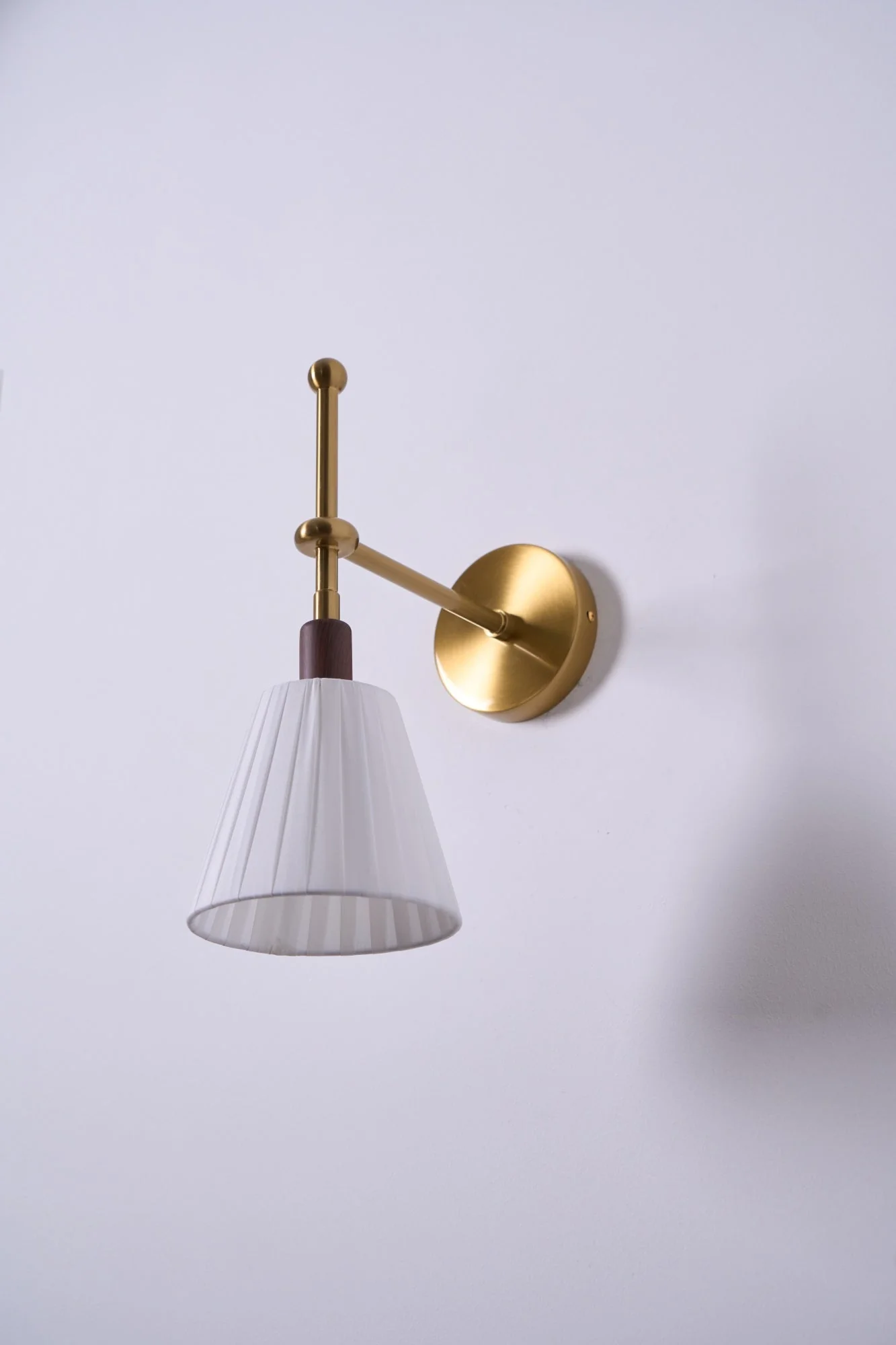 Lustra Wall Lamp Pleated Fabric Brass - Image 9