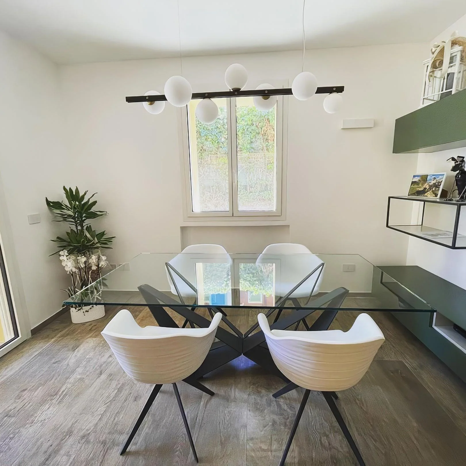 Lyra Modern Glass Pendant Lamp - Image 19