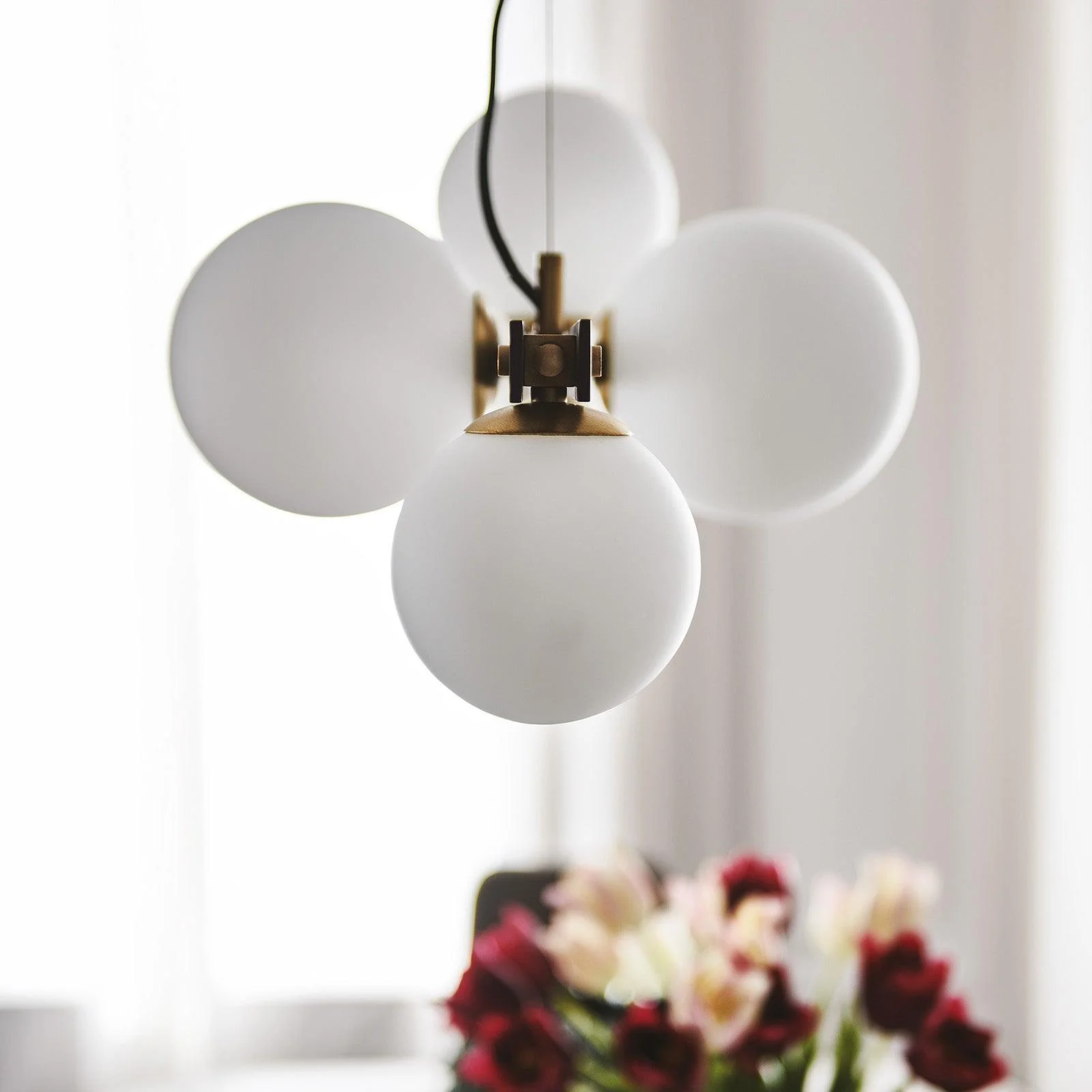 Lyra Modern Glass Pendant Lamp - Image 22