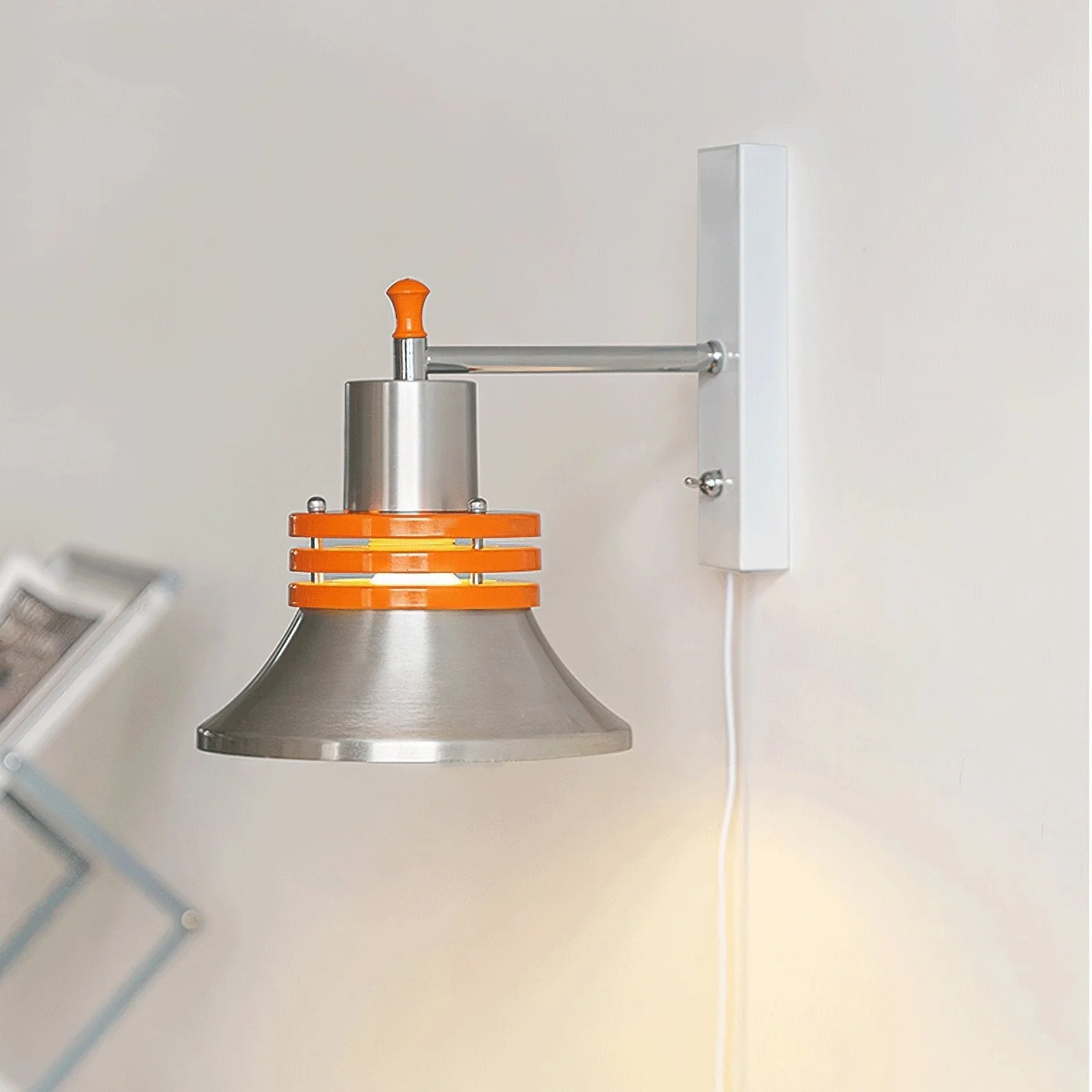 Mia Minimalist Wall Lamp - Image 3