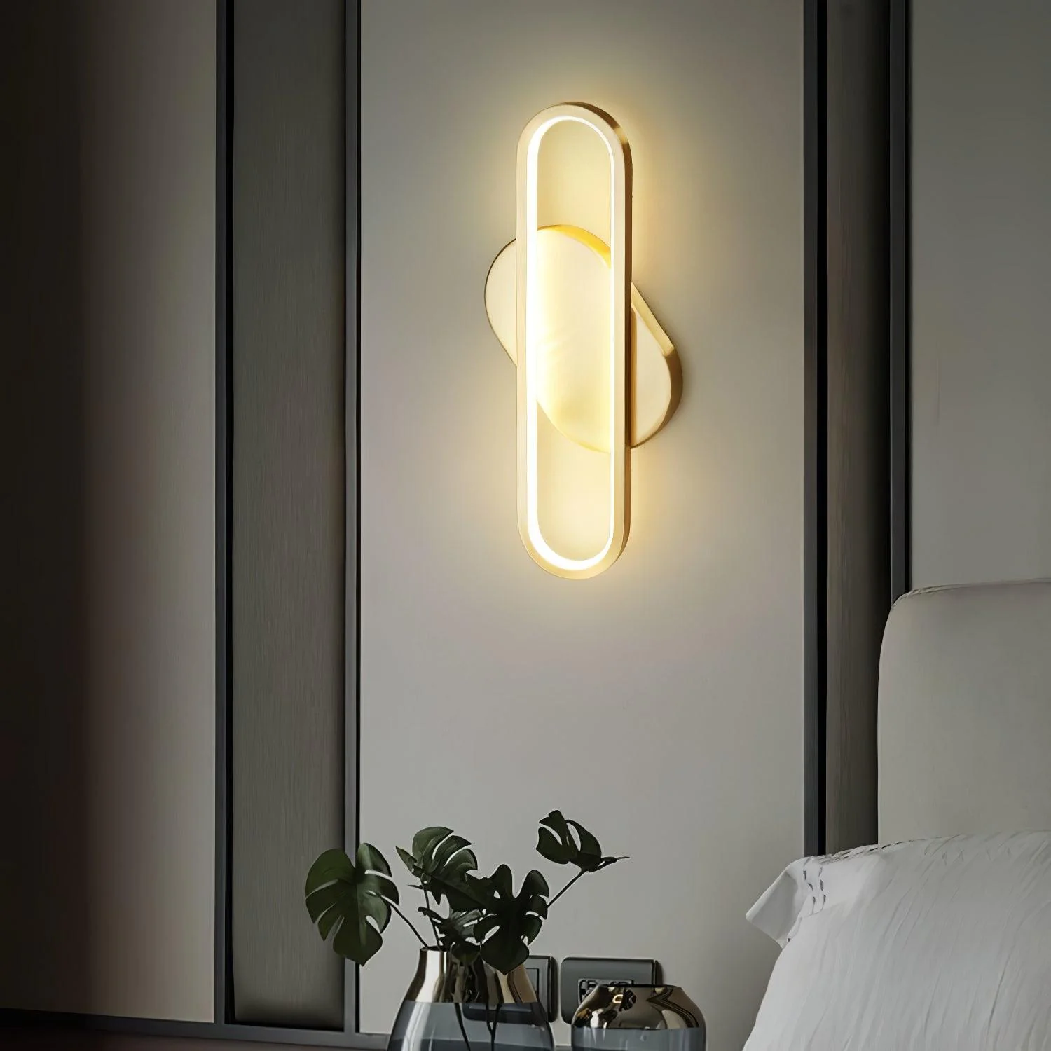 Mirage Classic Long Ova Brass Wall Lamp - Image 4