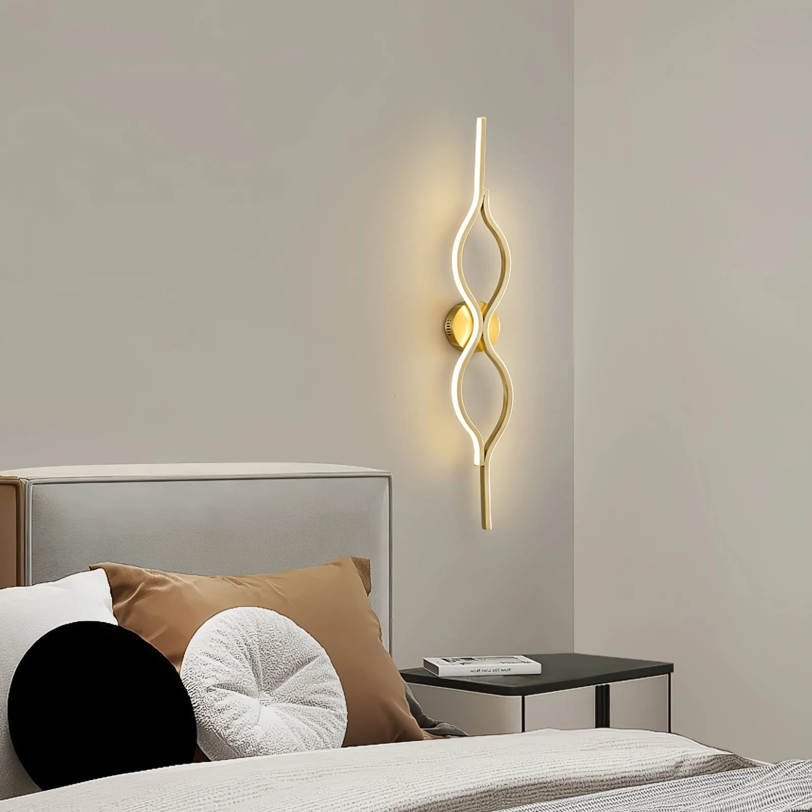 Myvenen Classic Twist Brass Wall Light - Image 3