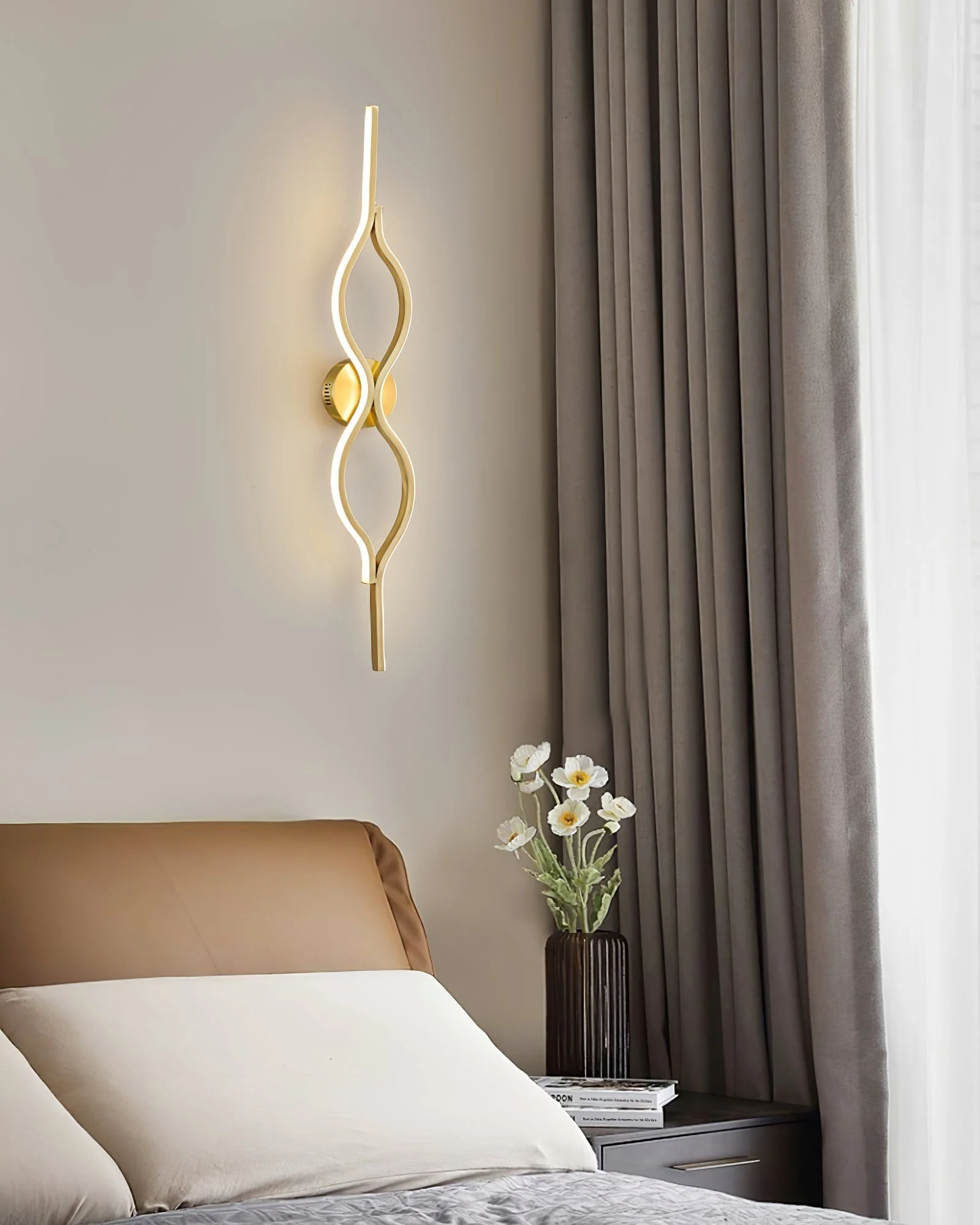 Myvenen Classic Twist Brass Wall Light - Image 4