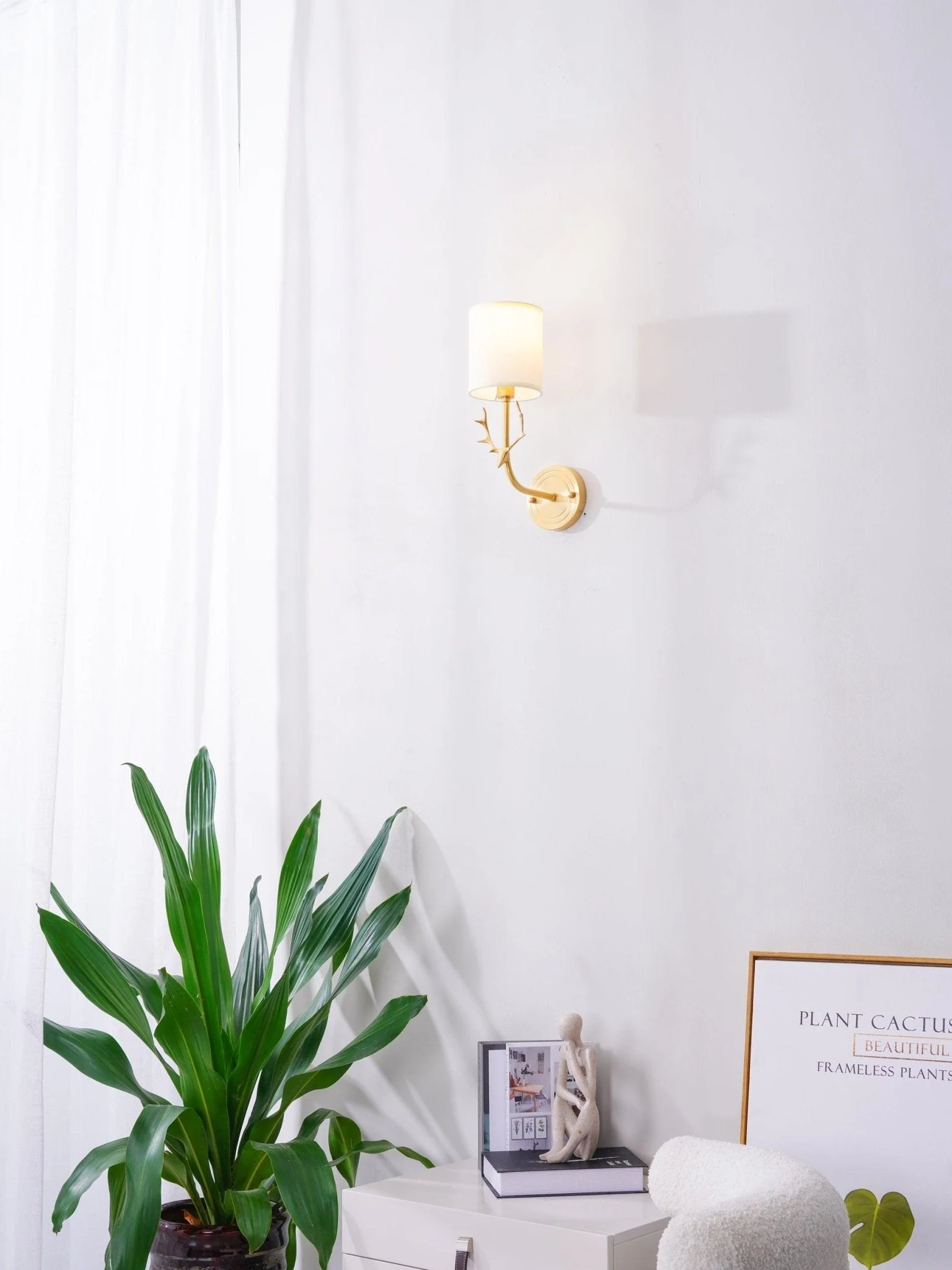 Noble Elegance Deer Head Brass Wall Light - Image 3