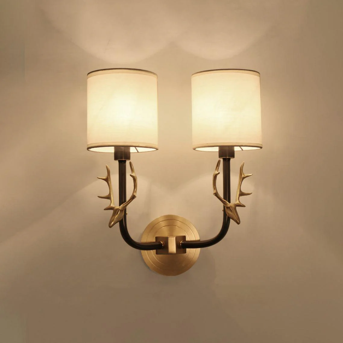Noble Elegance Deer Head Brass Wall Light - Image 35