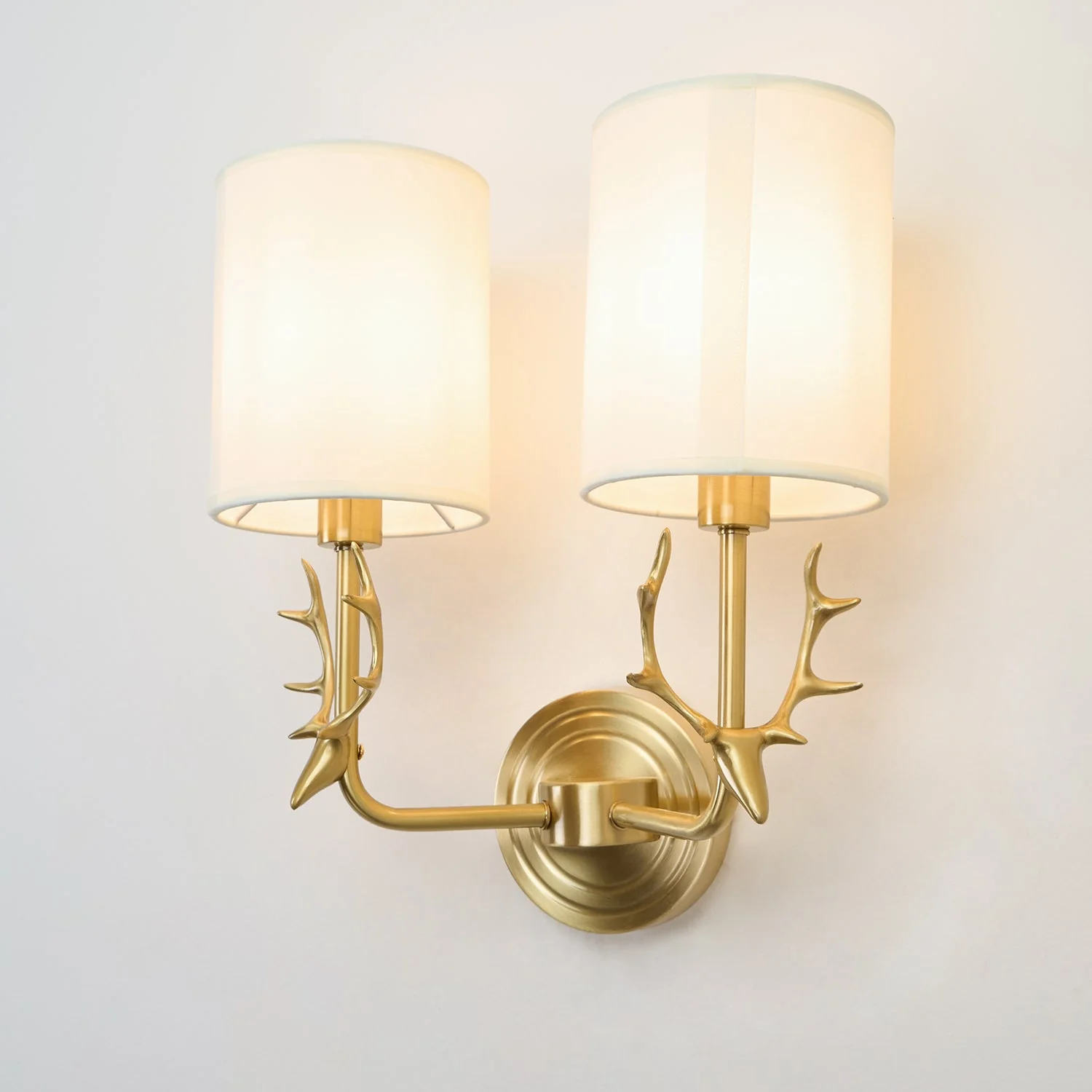 Noble Elegance Deer Head Brass Wall Light - Image 38