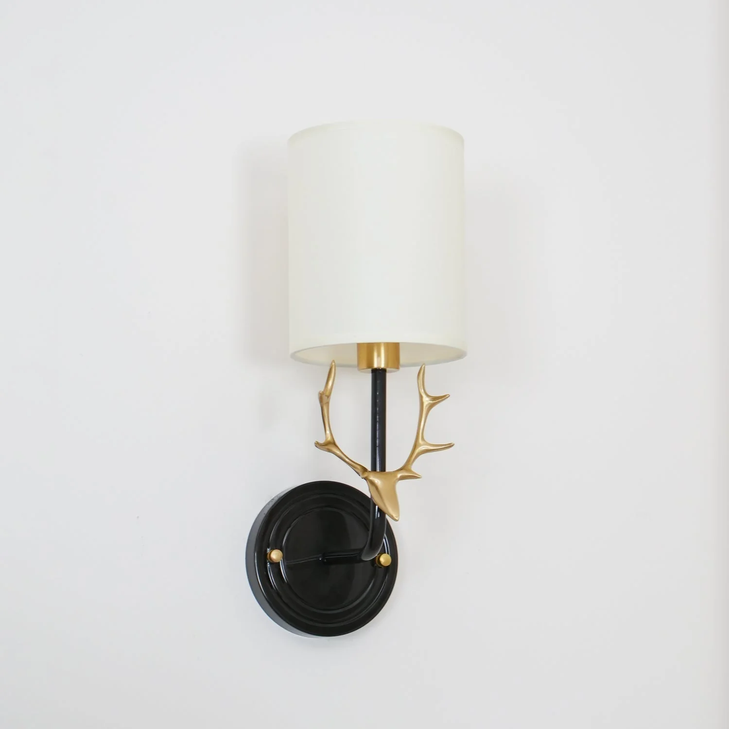 Noble Elegance Deer Head Brass Wall Light - Image 41