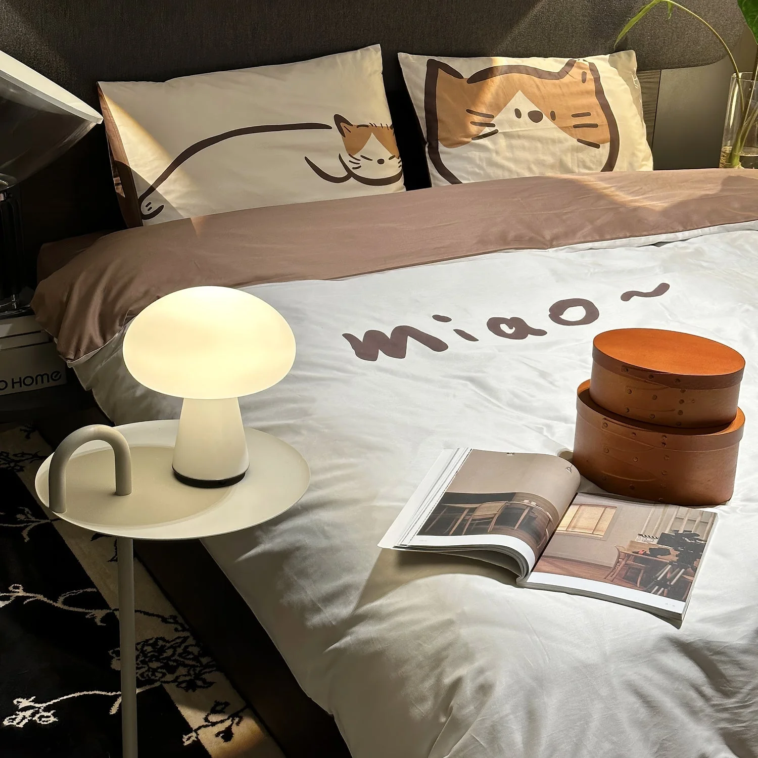 Obello Modern Glass Table Lamp - Image 9