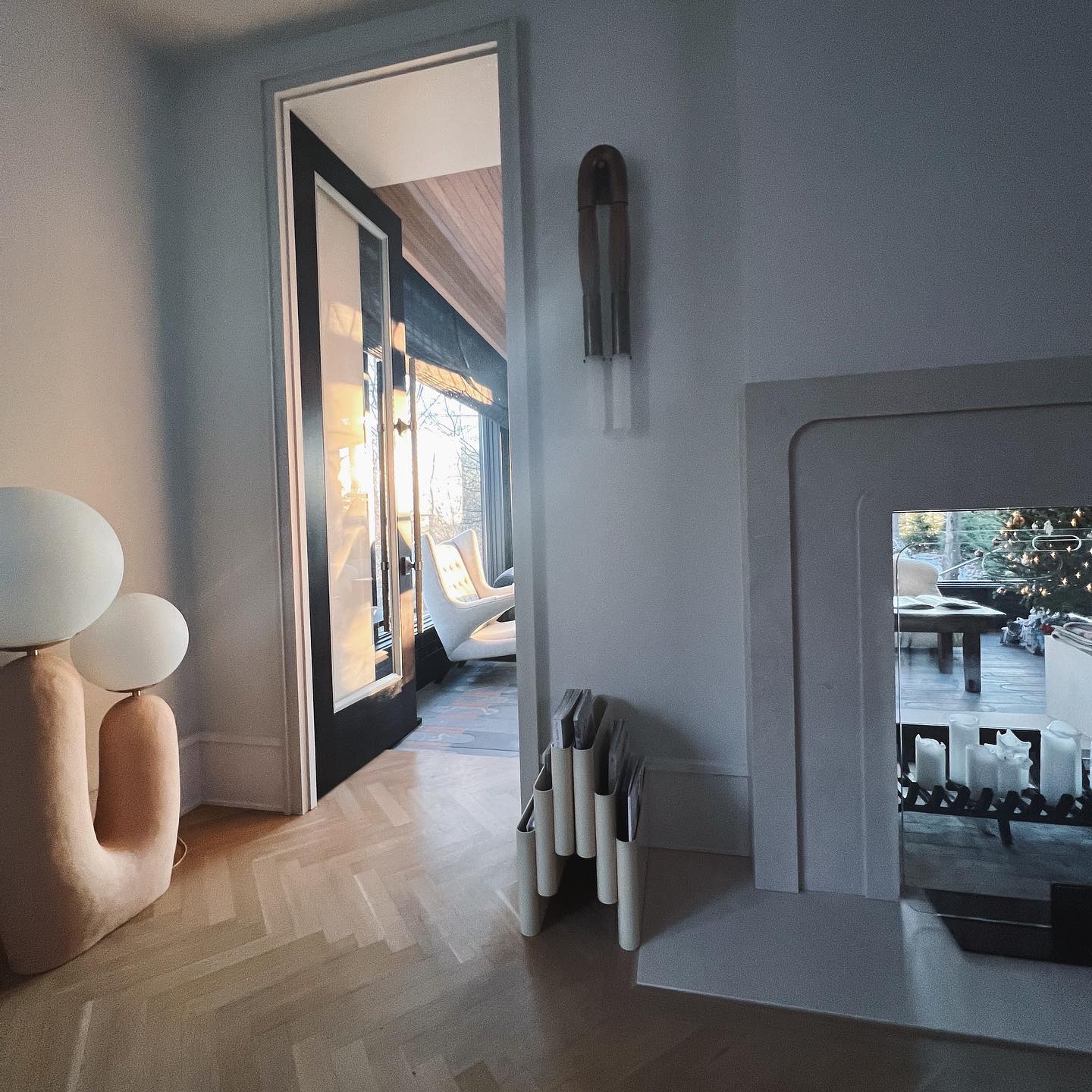 Oo Modern Ceramic Table Lamp - Image 3