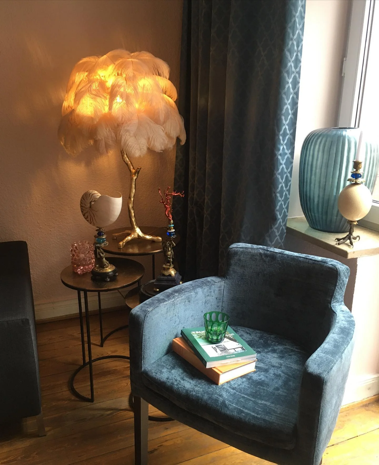 Ostrich Contemporary Feather Table Lamp - Image 36