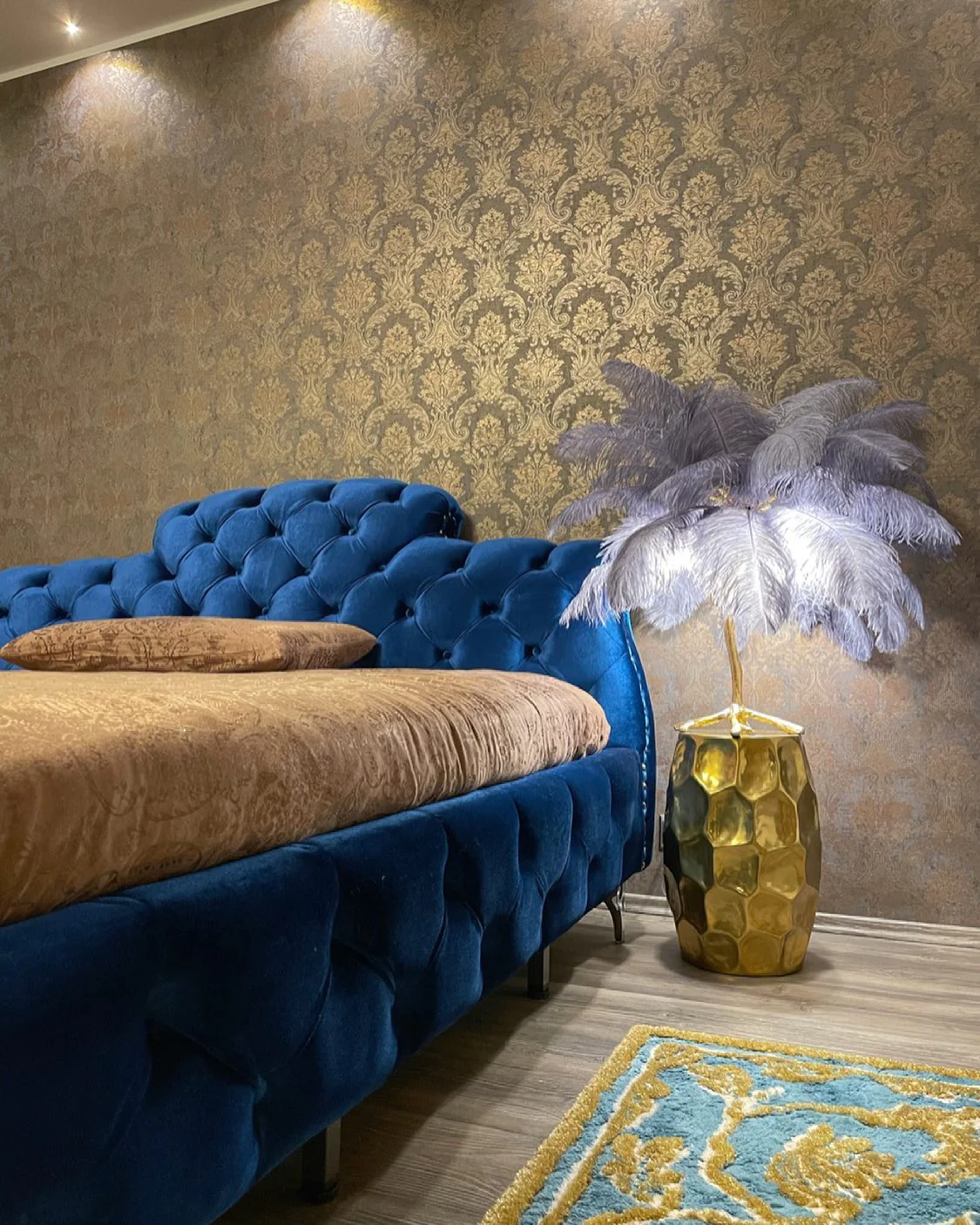 Ostrich Contemporary Feather Table Lamp - Image 47