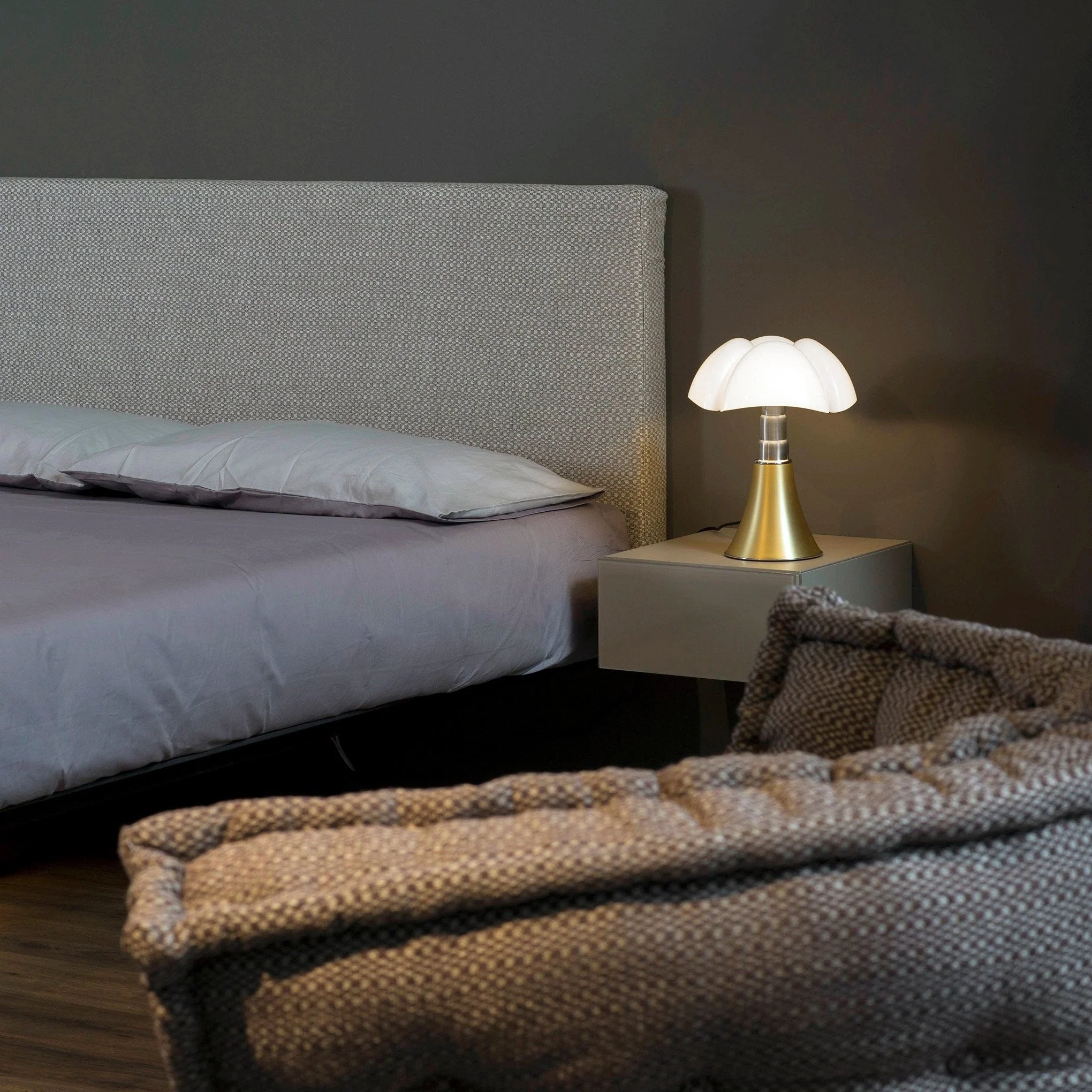 Pipistrello Modern Table Lamp - Image 10