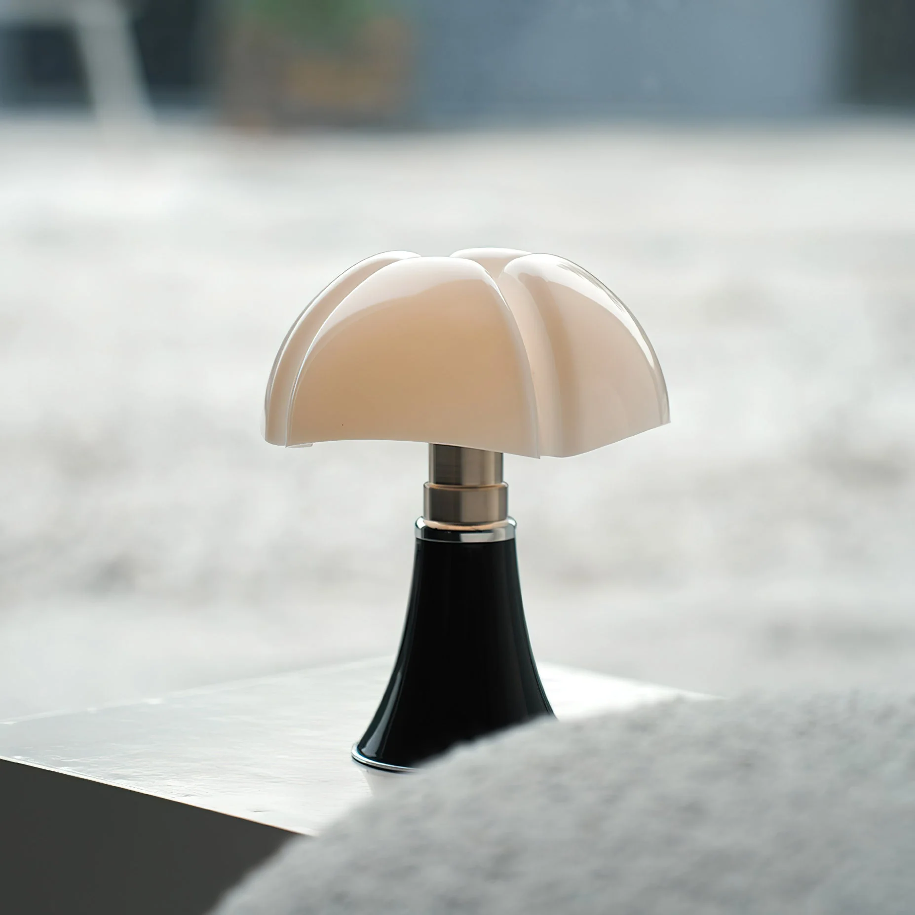 Pipistrello Modern Table Lamp - Image 2