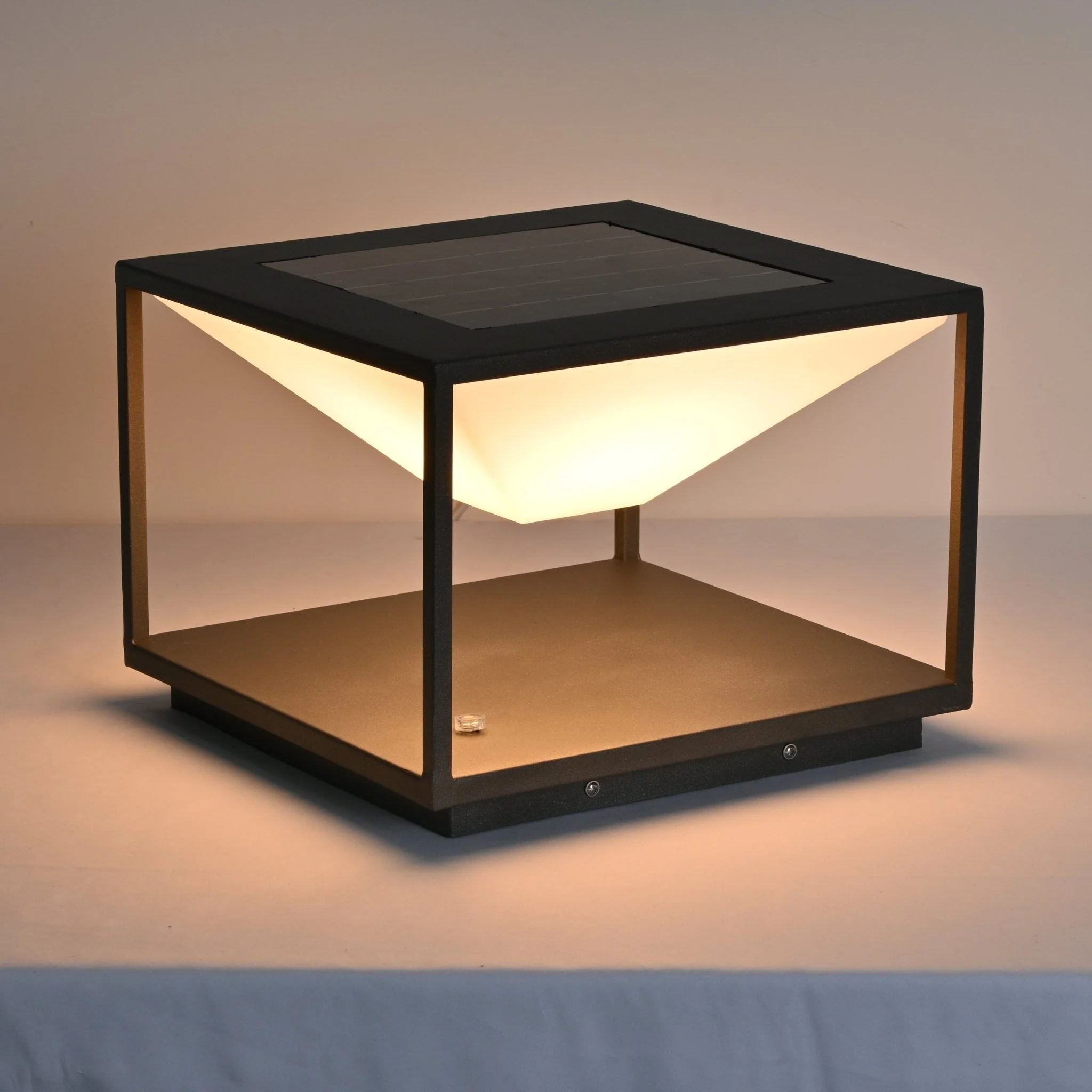 Ray Geo Frame Solar Outdoor Light - Image 4