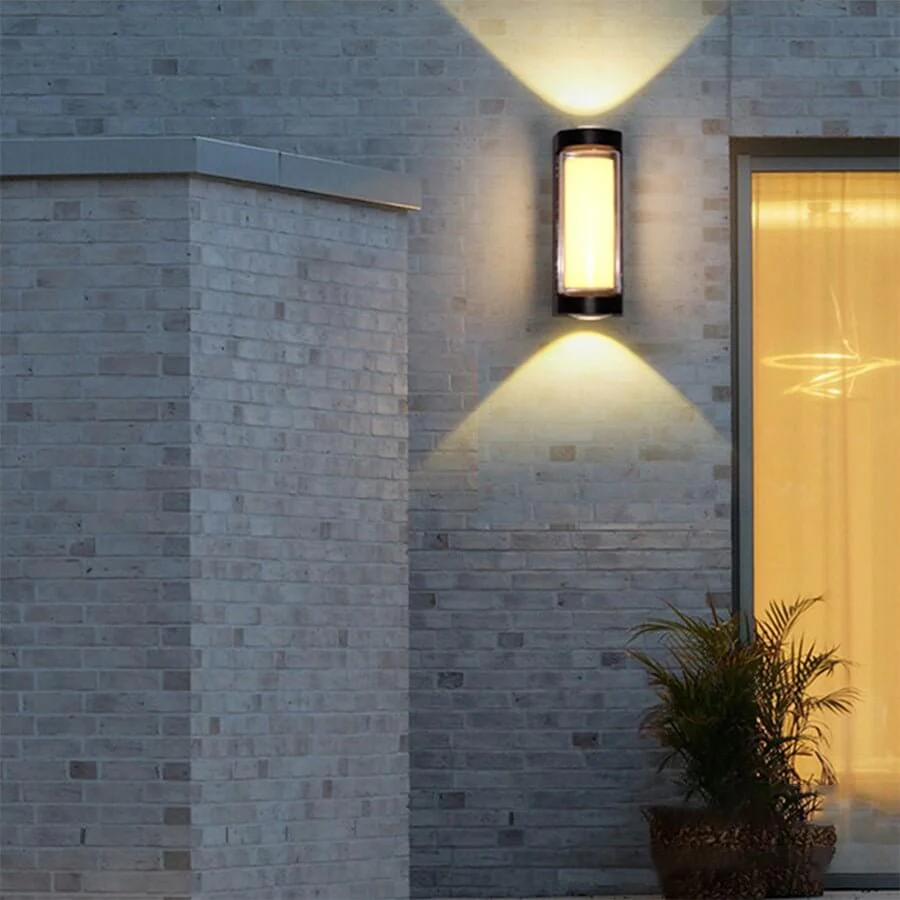Robust Sleek Dual-Directional Outdoor Wall Light - Image 8