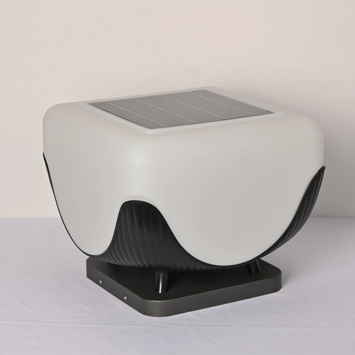 Ryder Minimalist Outdoor Light - Image 3