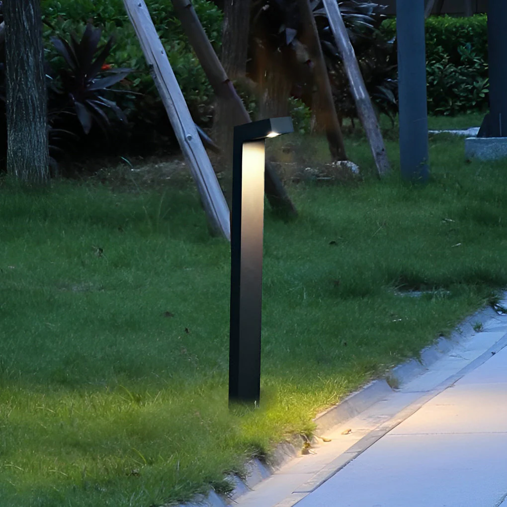 Seaman Sleek LED Outdoor Pathway Lights - Image 3