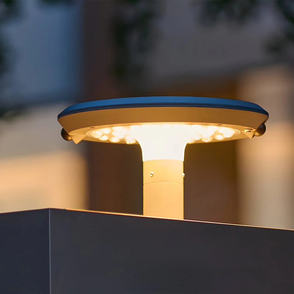 Vanda Simple Round LED Solar LED Outdoor Post Light