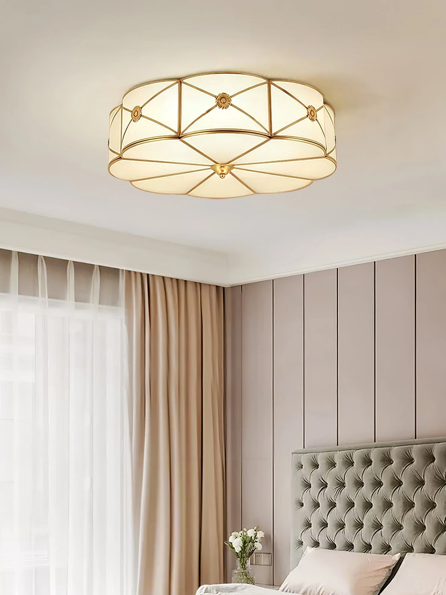 Solara Ceiling Lamp Brass Scalloped Frosted Classic - Image 13