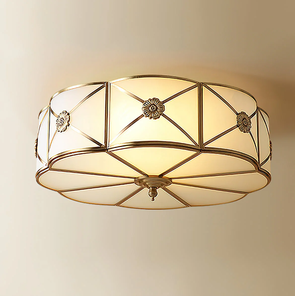 Solara Ceiling Lamp Brass Scalloped Frosted Classic - Image 31