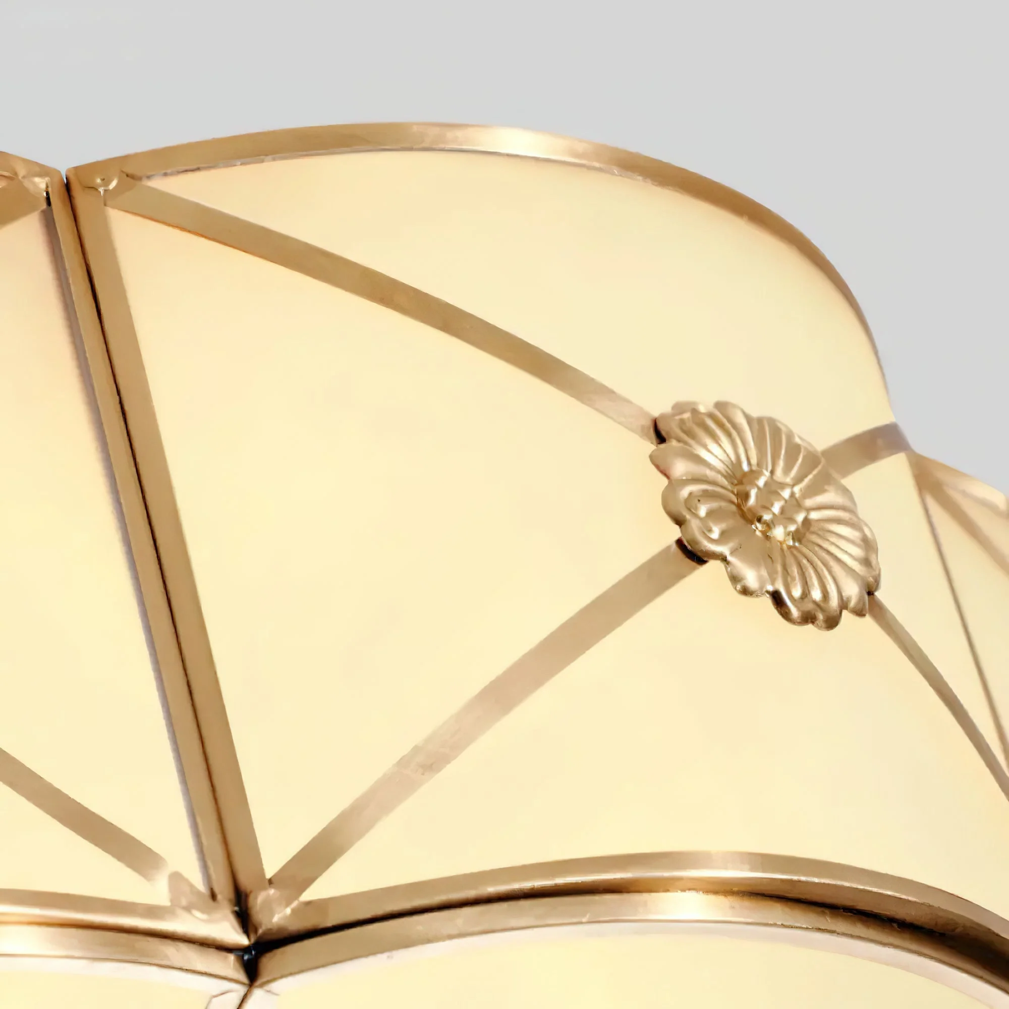 Solara Ceiling Lamp Brass Scalloped Frosted Classic - Image 42