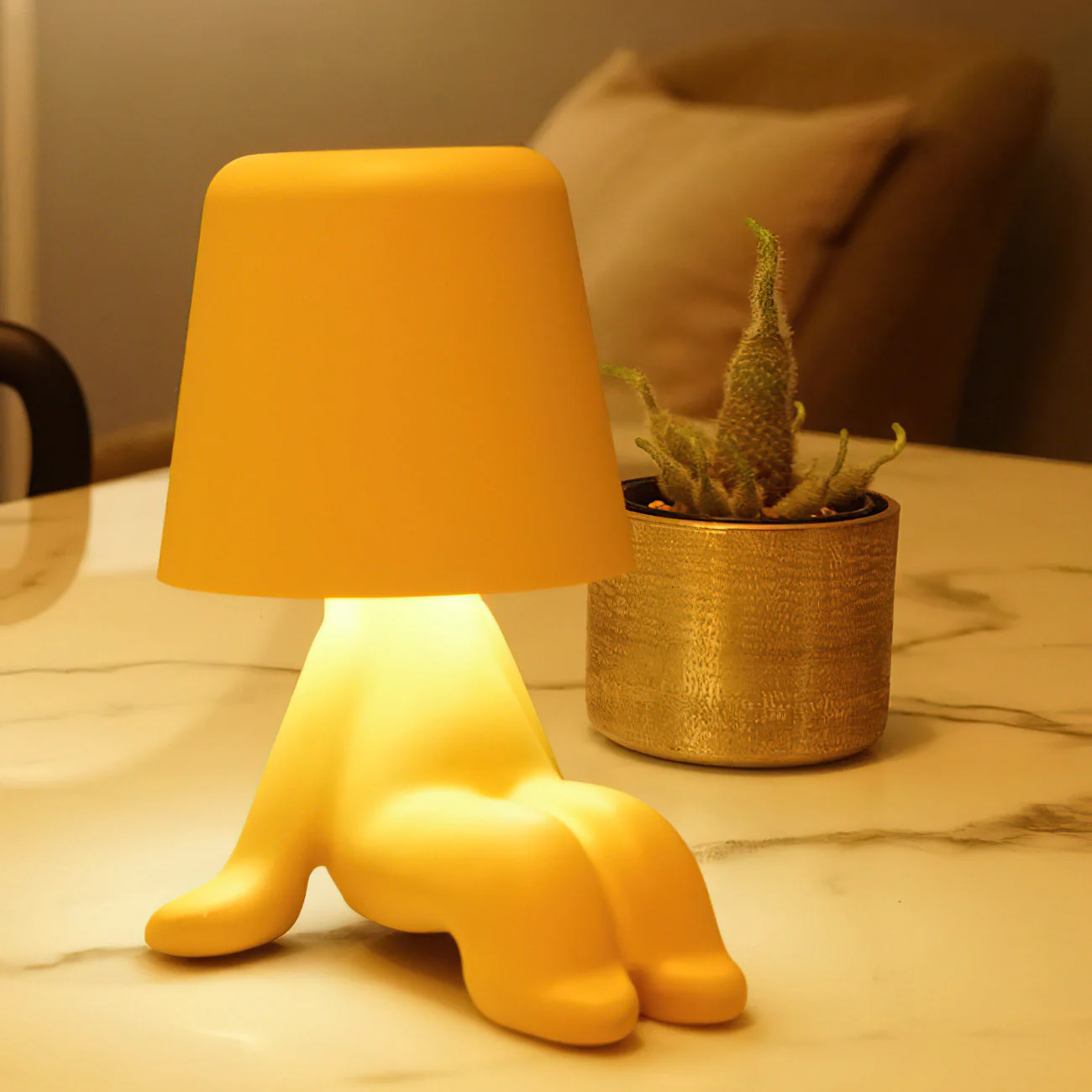 Sweet Artistic Resin Table Lamp - Image 3