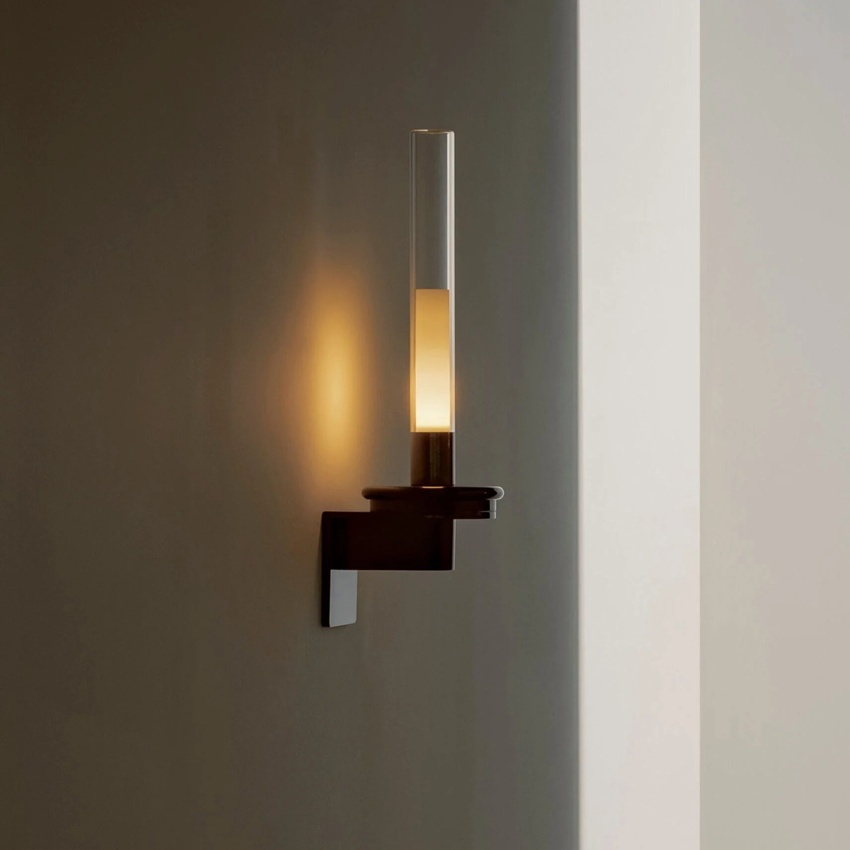 Sylvestrina Modern PC Wall Light - Image 2