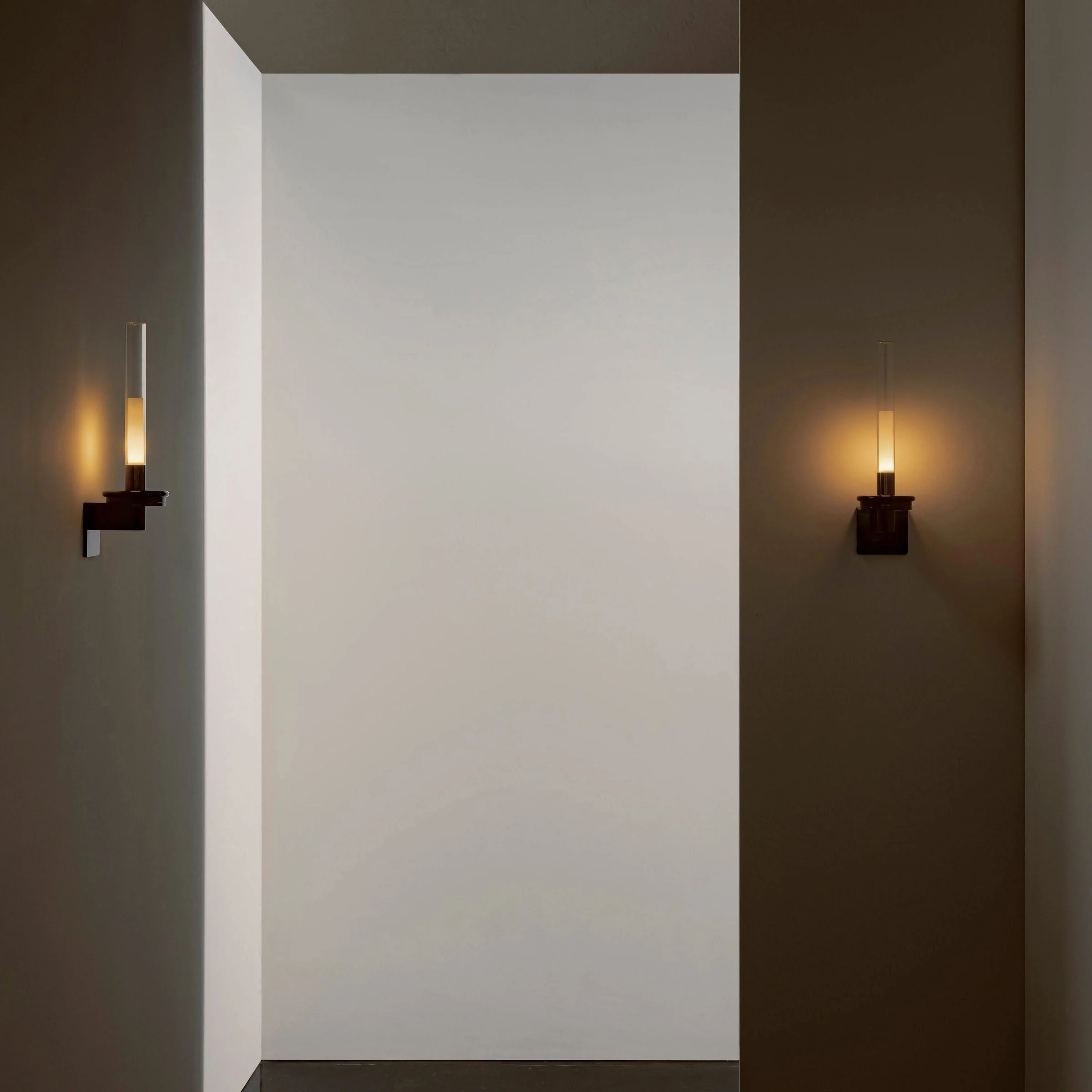 Sylvestrina Modern PC Wall Light - Image 3