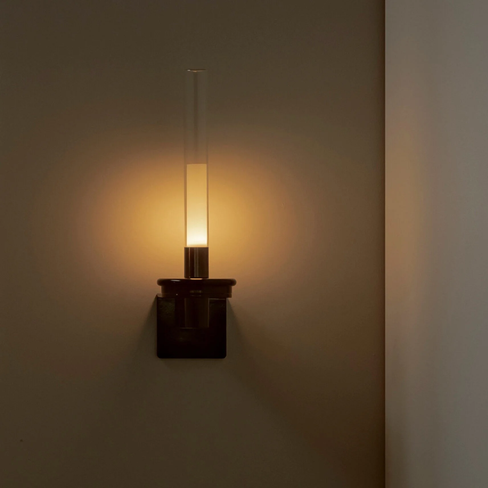 Sylvestrina Modern PC Wall Light - Image 5