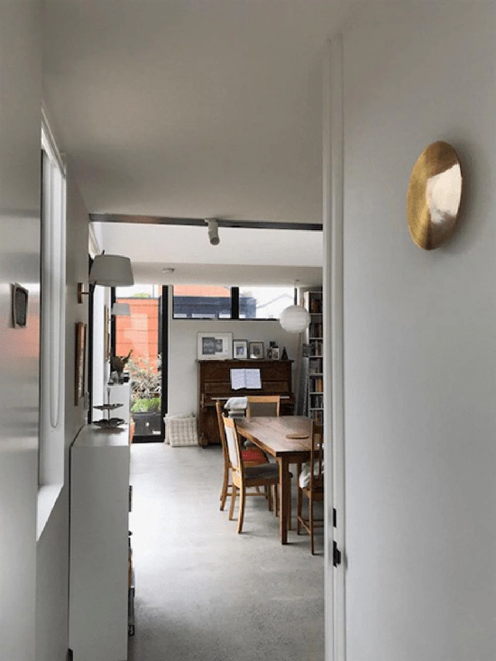 Tivral Brass Minimalist Wall Lamp - Image 14