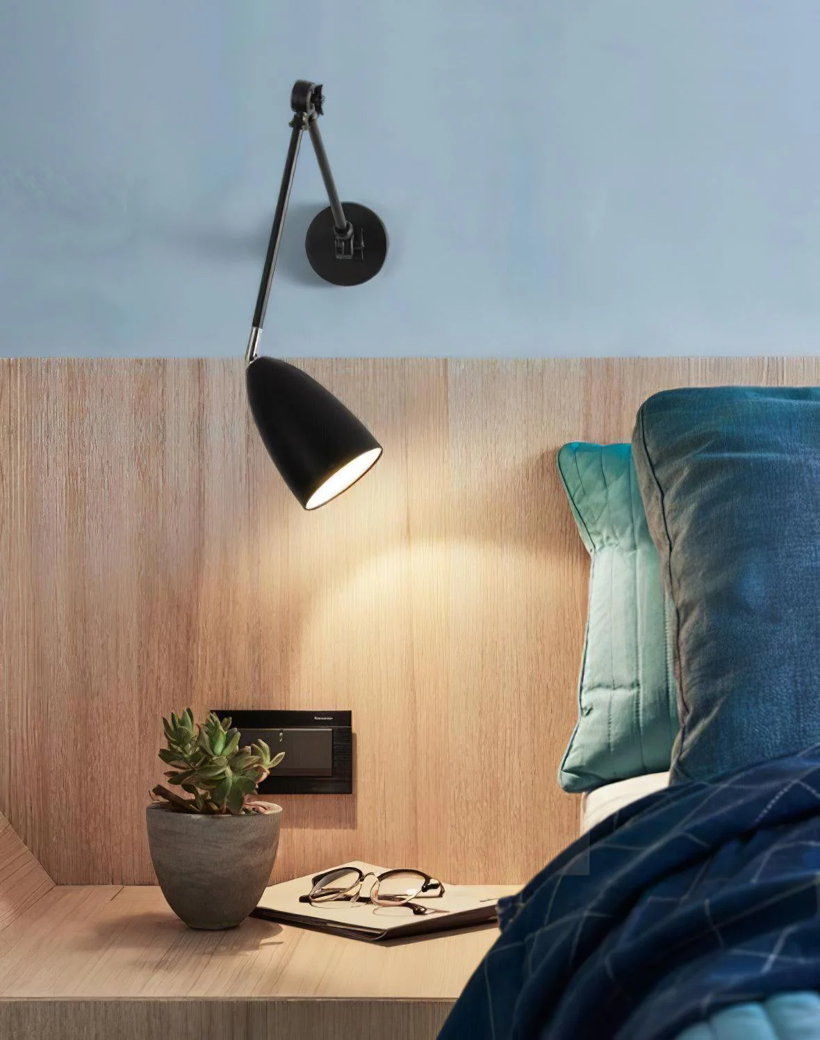 Ulrinel Adjustable Swing Arm Wall Lamp - Image 4