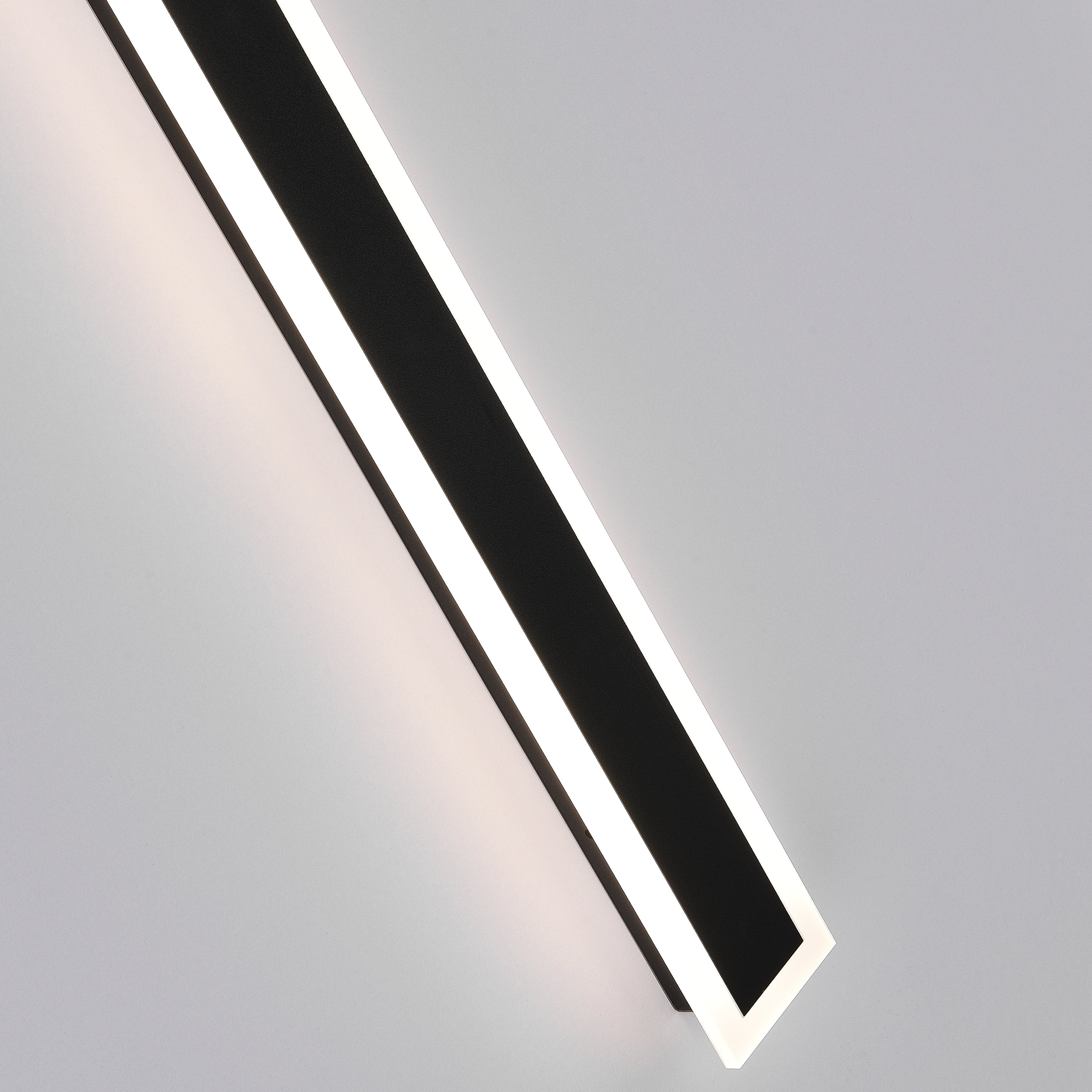 Vynn Linear Outdoor Wall Lamp - Image 20