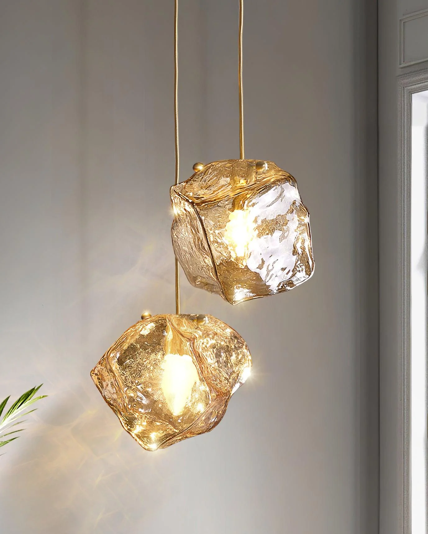Zionis Brass Luxurious Pendant Lamp - Image 4